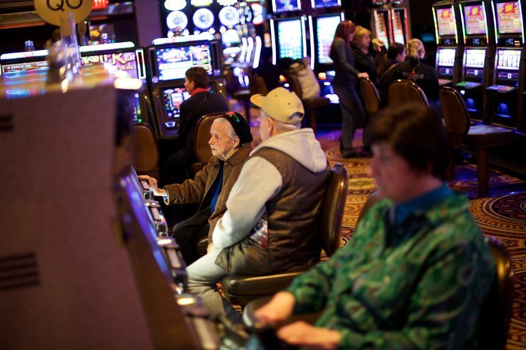Enjoying Slot Games At A Casino